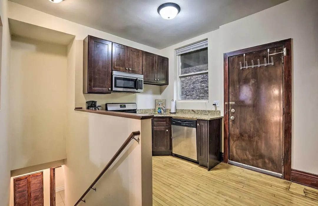 Chicago Apt With Balcony, Walk To Wrigley Field-1