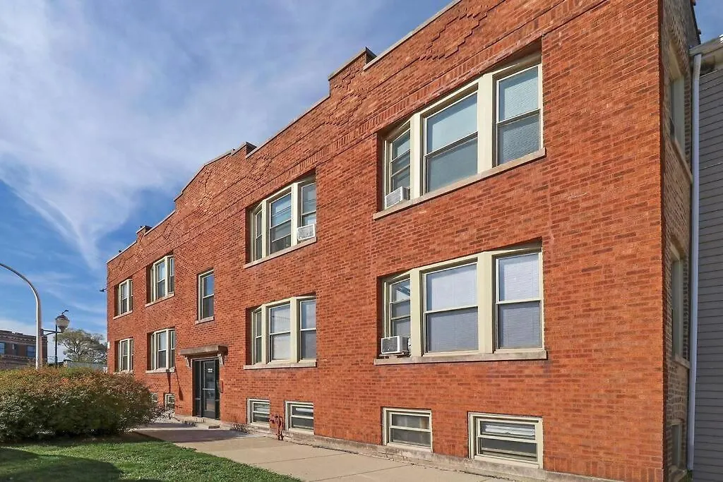 Furnished 3Br Apt With Abundant Natural Light - Belle Plaine 2W-1