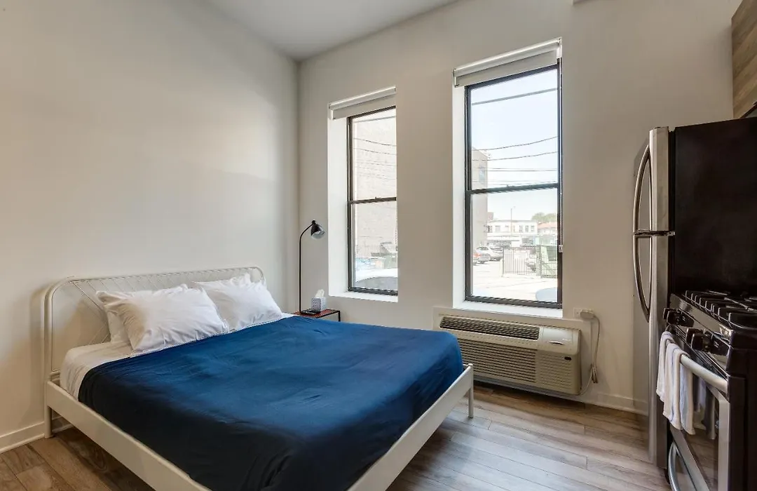 Hot Property Near The Hot West Loop - 747 Lofts Cabin 103 Apts-1