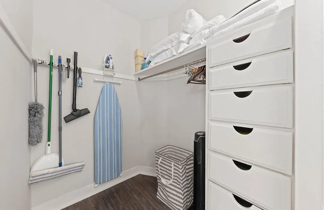 Frontdesk Mid-Rise 1 Bedroom Apt In Hyde Park-1