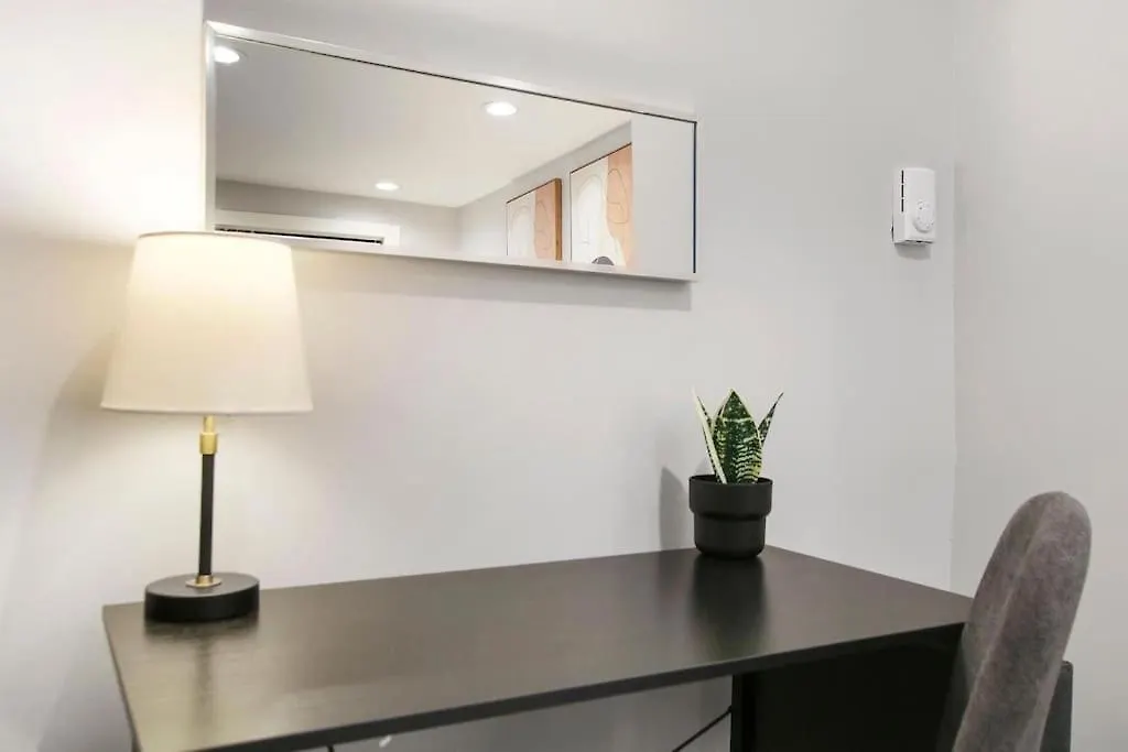 Chic 1Br Apartment With Modern Comforts - Barry Ga-1