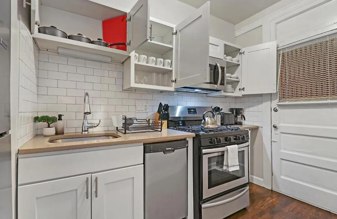 2Br Lively & Chic Apartment Close To Shops - Touhy 3S-1