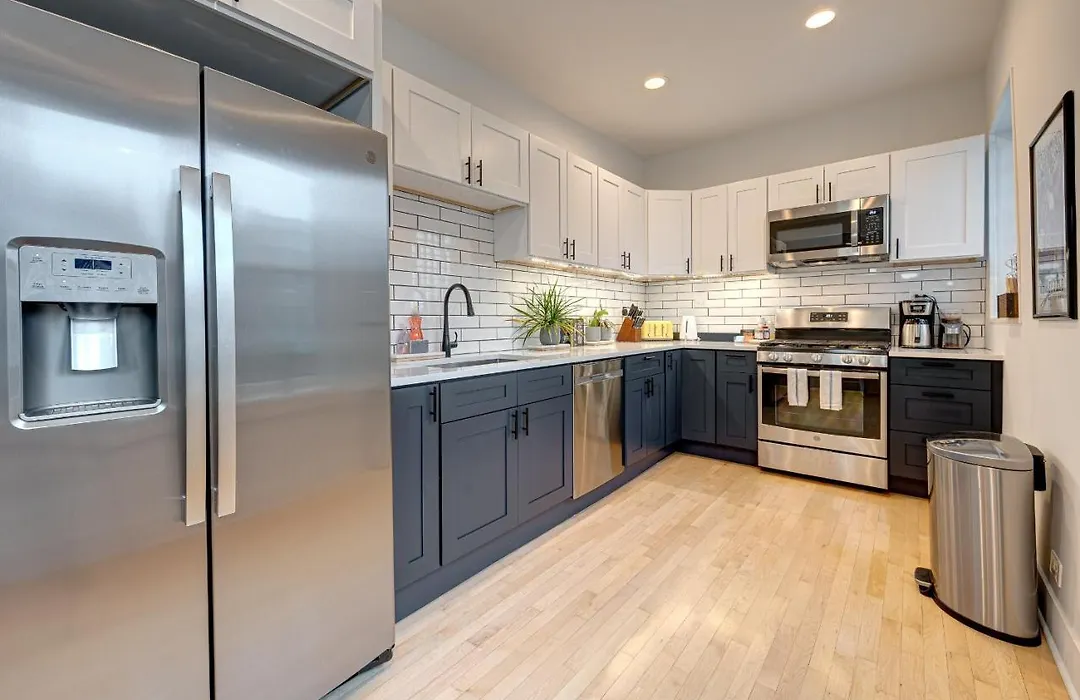 Pet Friendly Southport Corridor Condo - Amazing Shopping At Your Doorstep! Condo-1
