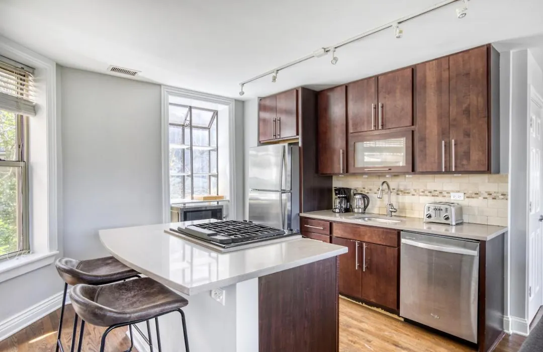Lakeview 2Br W Patio Wd Nr Wrigley Field Chi-460-1