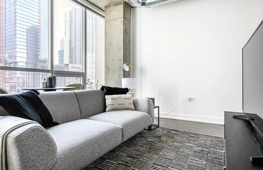 River N 1Br W Gym Pool Nr L Stop Beach Chi-361-1