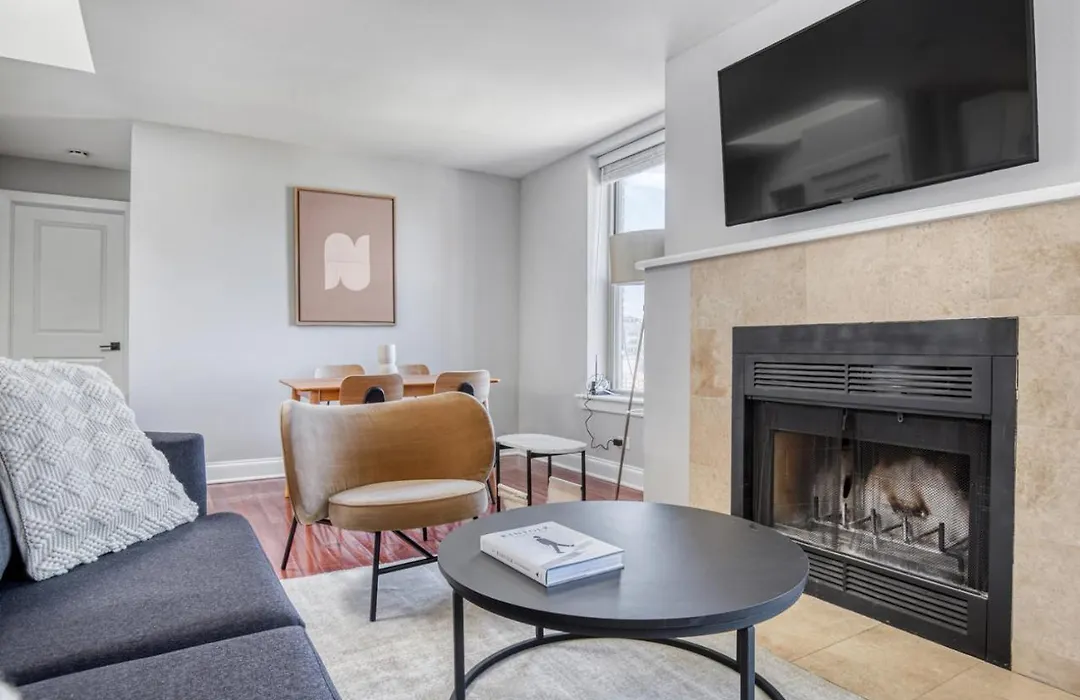 Lakeview 2Br W Patio Wd Nr Wrigley Field Chi-459-1