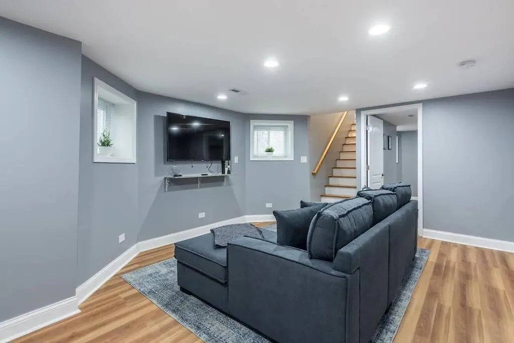 Modern 5Bd/2Ba Duplex W/ Garage Parking-1