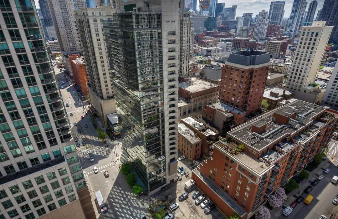 River N 1Br W Gym Lounge Roof 1 Block To L Chi-660-1