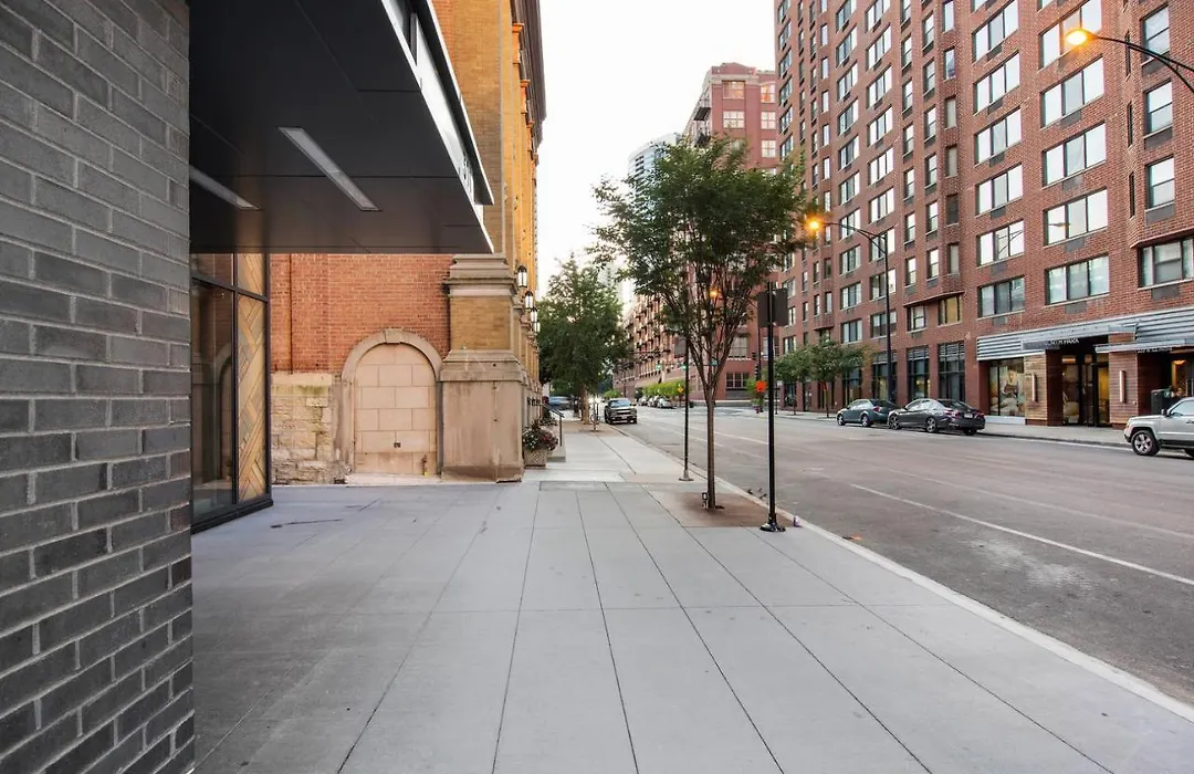 River North Studio W Gym Pool Roof Nr L Chi-823-1