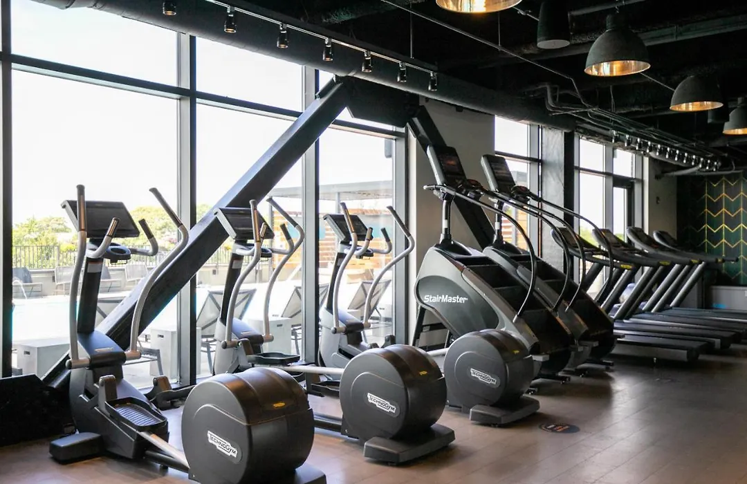 Logan Sq Studio W Pool Deck Gym Nr L Chi-728-1