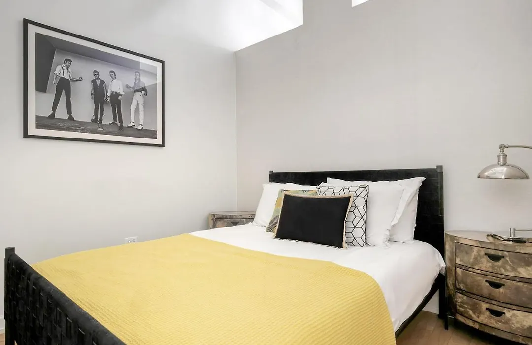 River N 1Br W Gym Pool Wd Nr Mag Mile Chi-112-1
