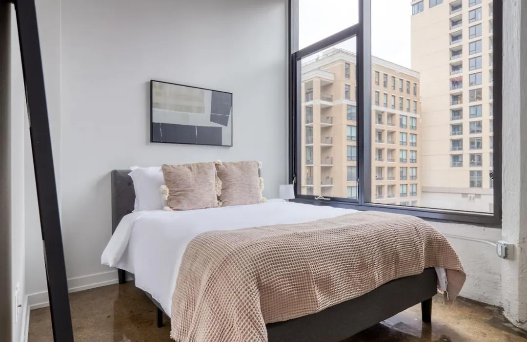River North 1Br W Gym Lounge Roof Nr Riverwalk Chi-894-1