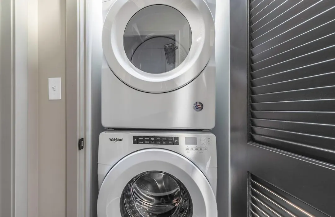 W Loop 1Br W Gym Pool Wd Nr The L Restos Chi-204-1