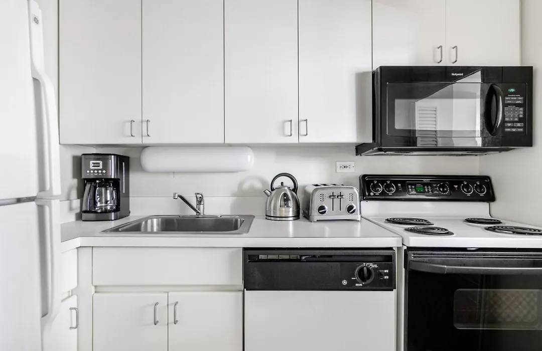 Lakeview Studio W Rooftop Pool Nr Wrigley Field Chi-377-1