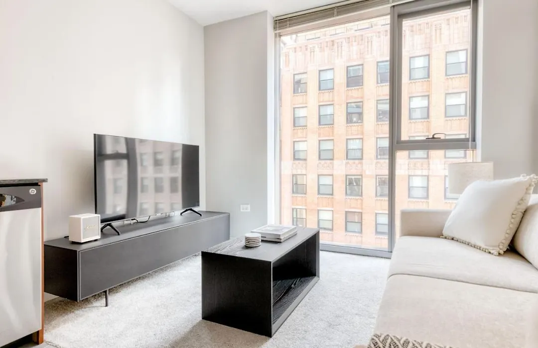 Loop Studio W Gym Pool Lounge 1 Block From L Chi-701-1