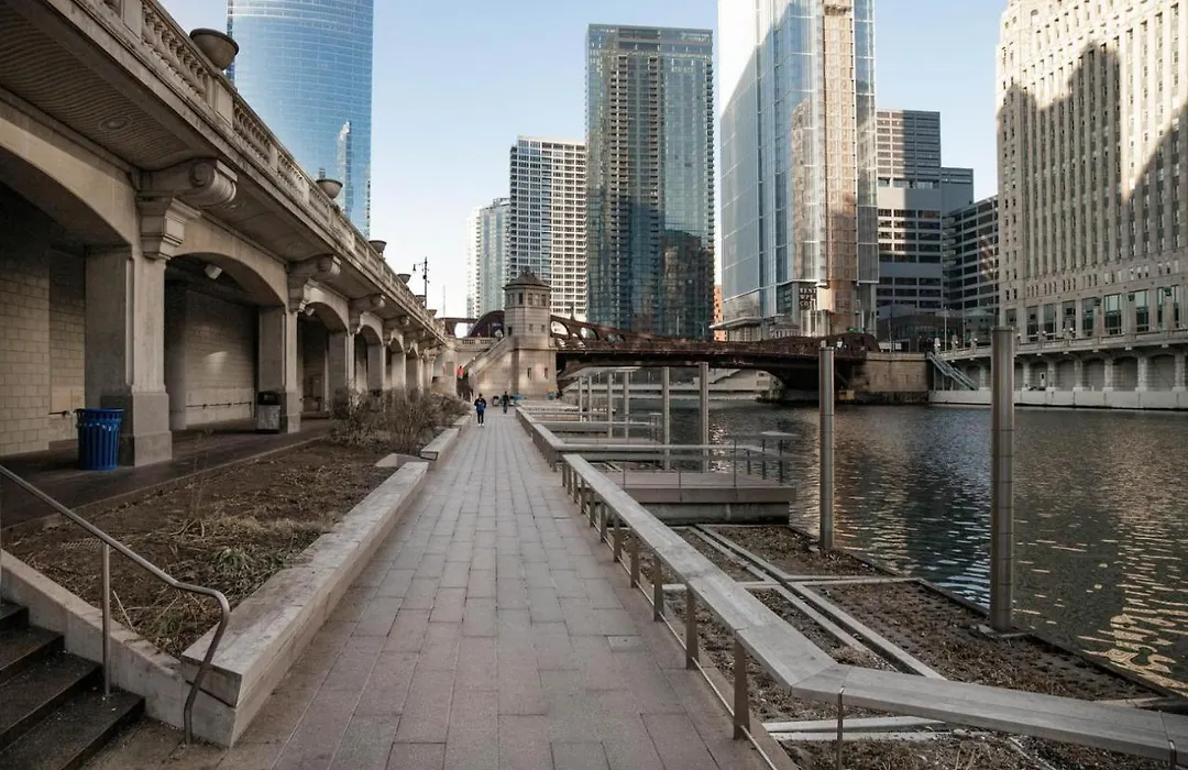 River North 1Br W Gym Lounge Roof Nr Riverwalk Chi-884-1