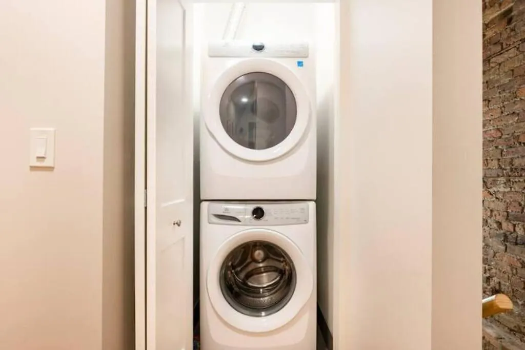 Luxurious Downtown 3 Bed 2 Bth-1