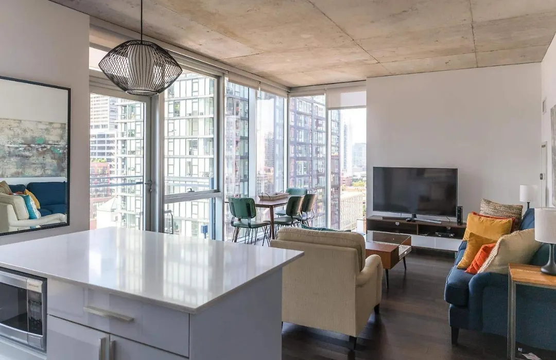 2B 2Ba Executive Glass Apartment With Balcony & Wi-Fi-1