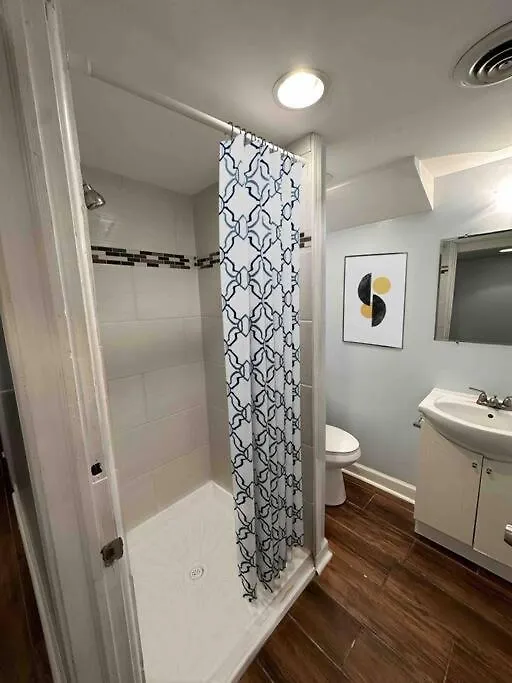 Modern & Artsy Downtown Apartment Free Wifi Free Parking-1
