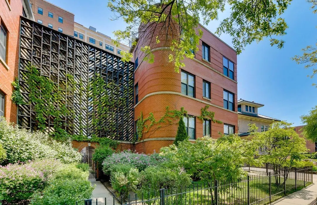 Urban Chicago Vacation Rental Condo Near Beach!-1