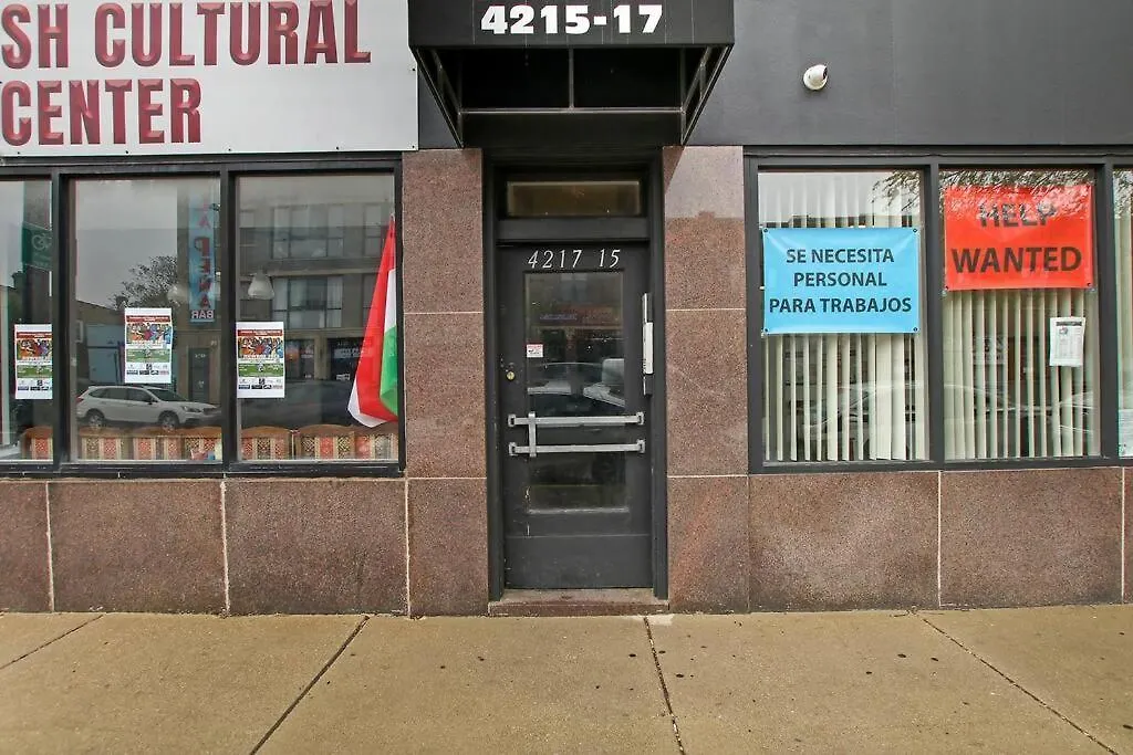 Inviting Studio Apt With Well-Equipped Kitchen - Milwaukee 2F-1