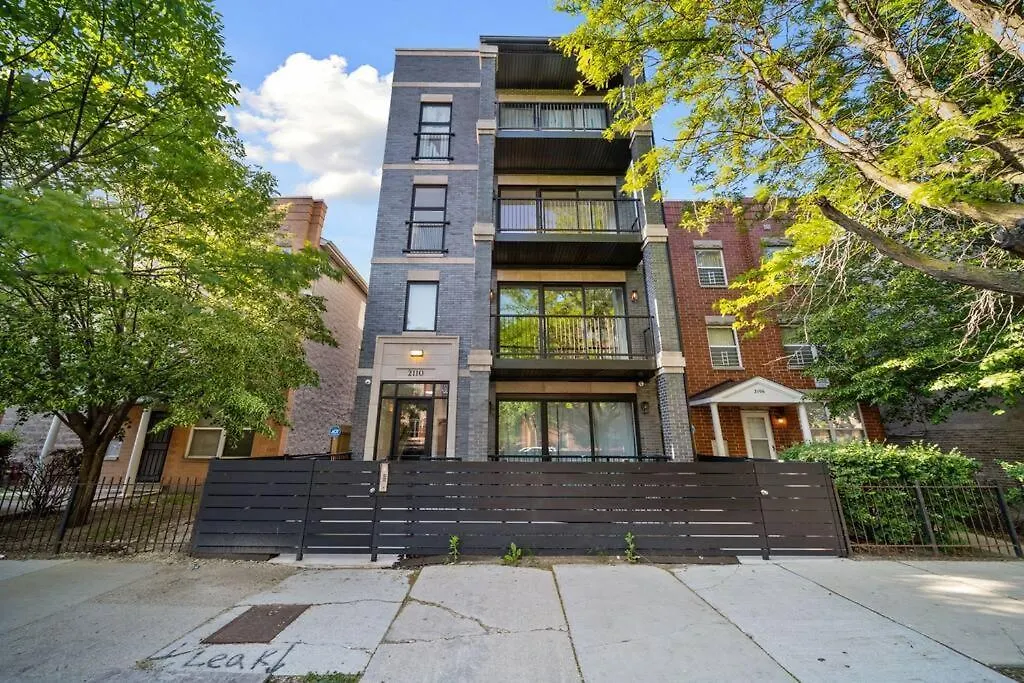 Stunning 2Br/2Ba Condo W/ Balcony By United Center-1