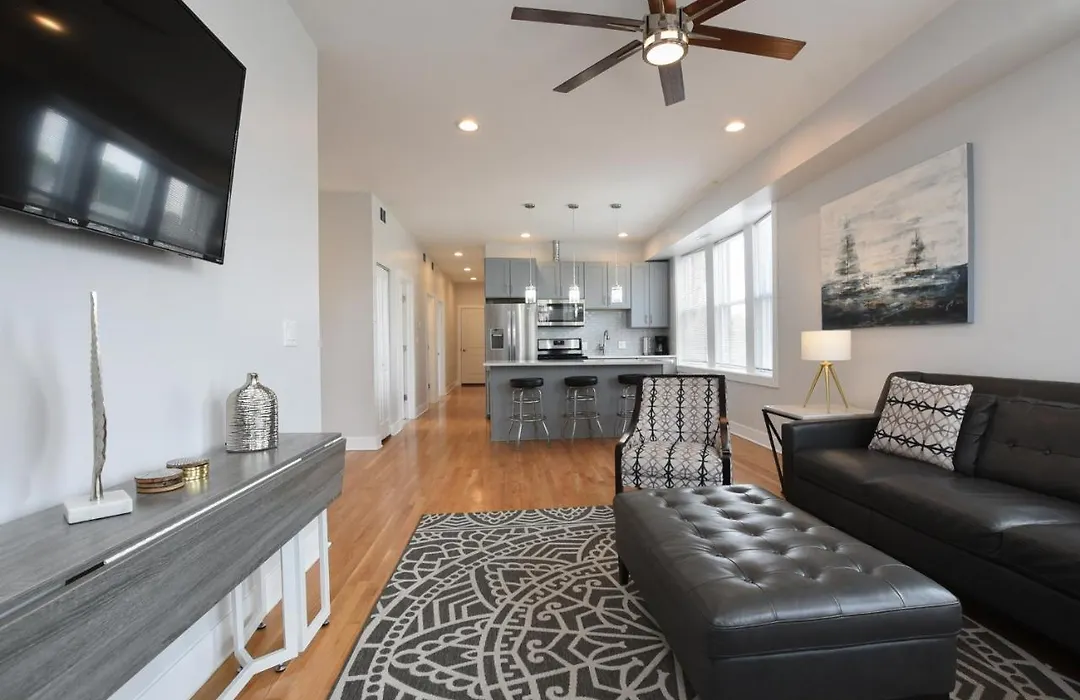Perfect Space For Relaxing & Entertaining!-1
