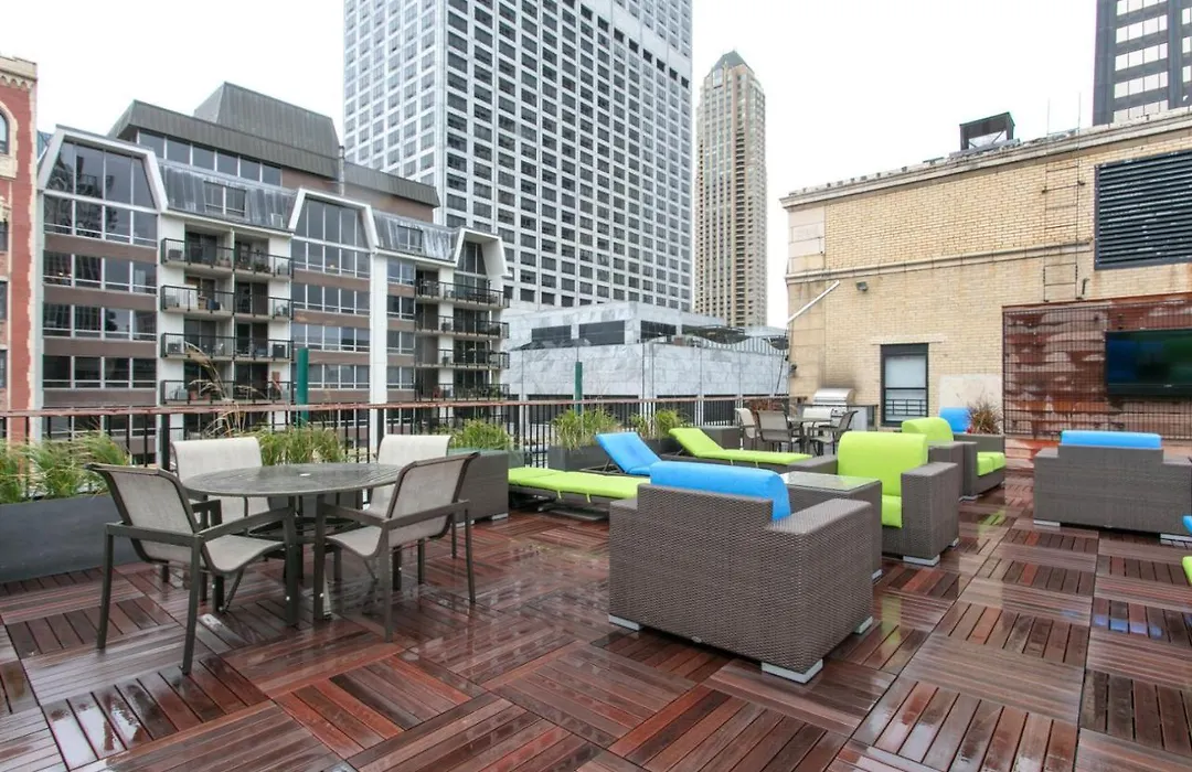 Gold Coast 1Br W Gym Roof Nr Mag Mile Chi-622-1
