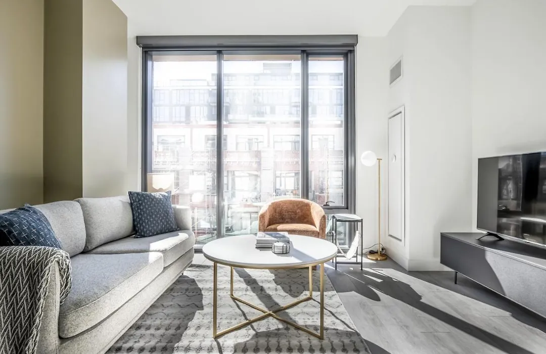 West Loop Studio W Wd Gym Lounge Nr L Chi-773-1