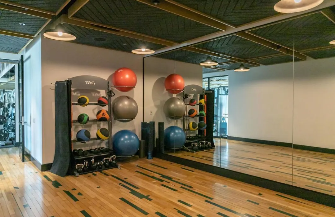 W Loop Studio W Pool Gym Wd Nr Fulton Mkt Chi-630-1