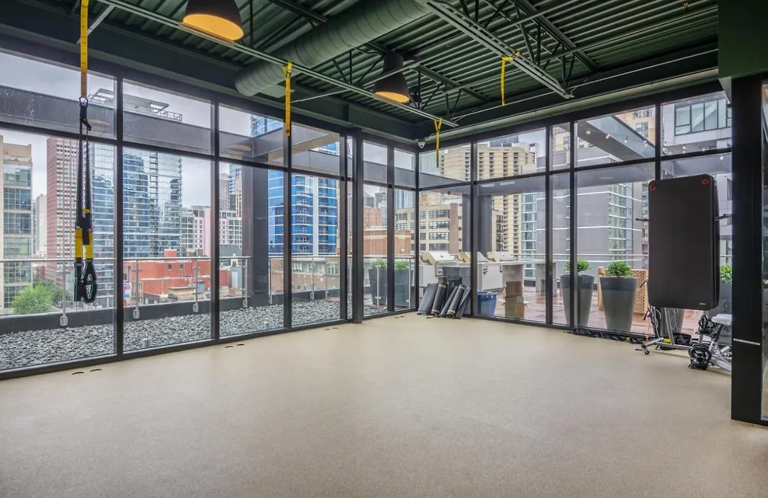 River North 1Br W Gym Lounge Roof Nr Riverwalk Chi-883-1
