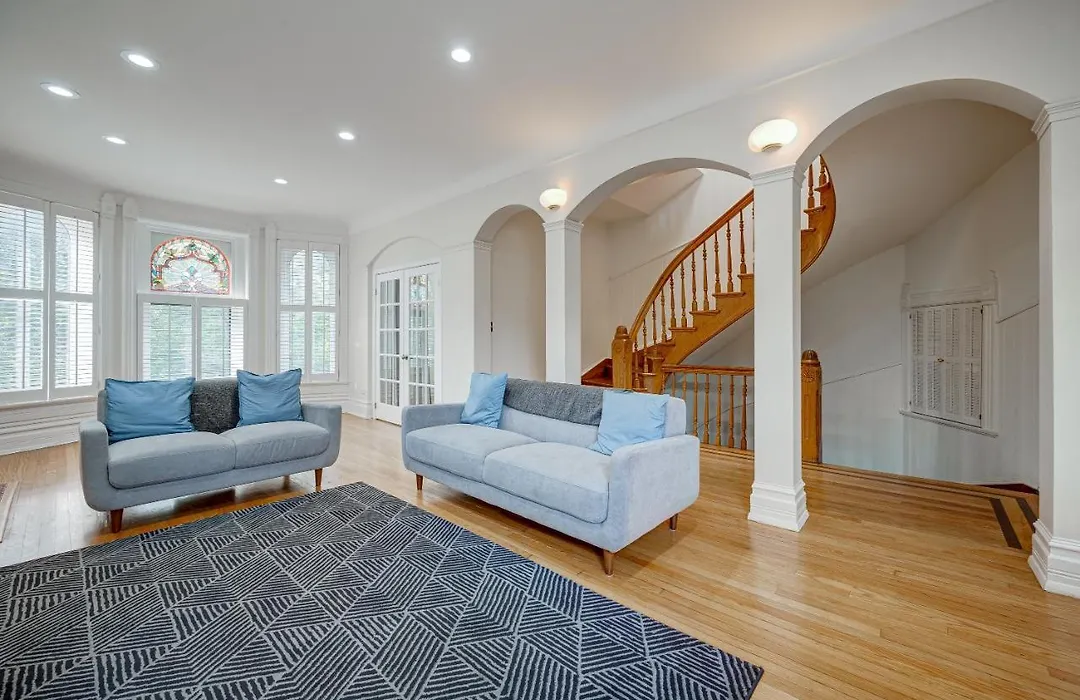 Free Parking And Room For All! Amazing 6 Bedroom In The Center Of It All! Apts-1