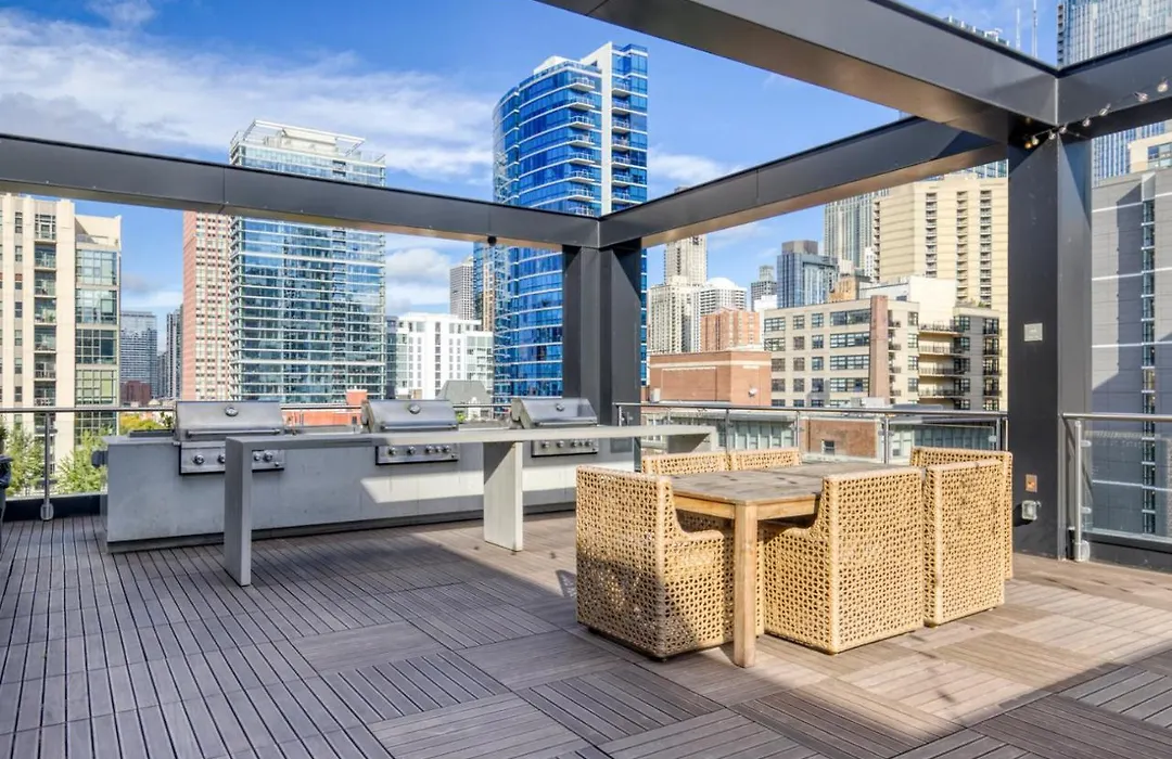 River North 1Br W Gym Lounge Roof Nr Riverwalk Chi-900-1