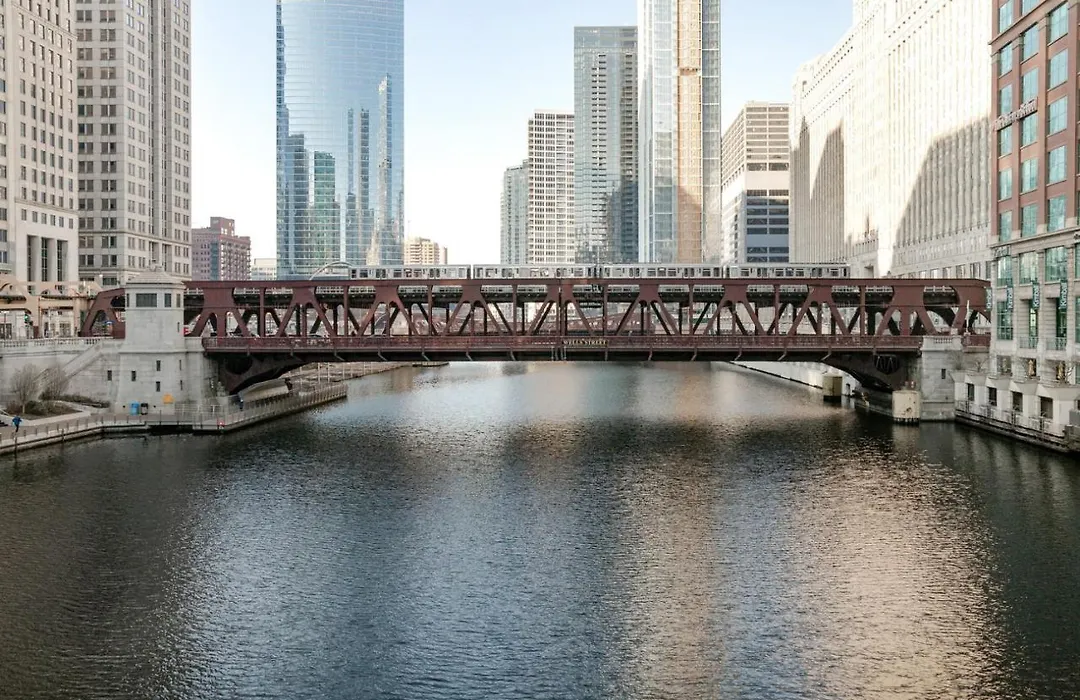 River N Studio W Gym Pool Nr L Stop Chi-366-1