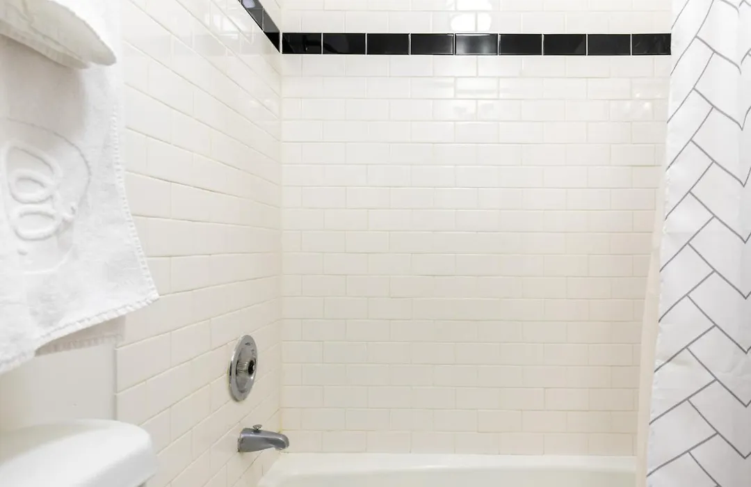 Gold Coast Studio Nr L Nr Mariano Park Chi-129-1