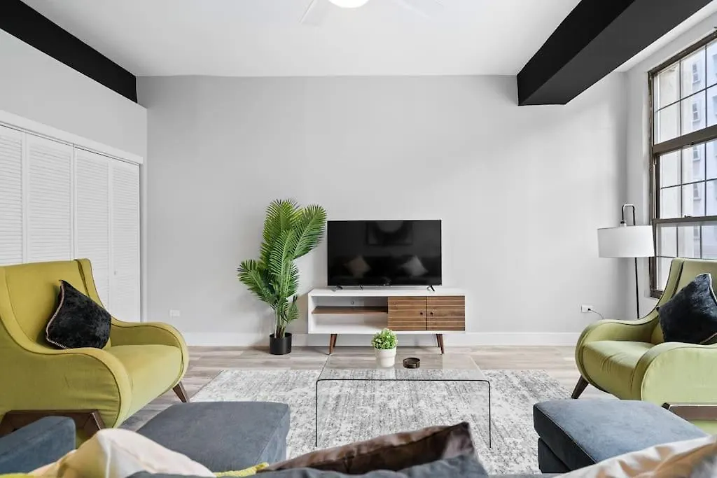 2Br Bright & Cozy Apartment - Hubbard 2-1