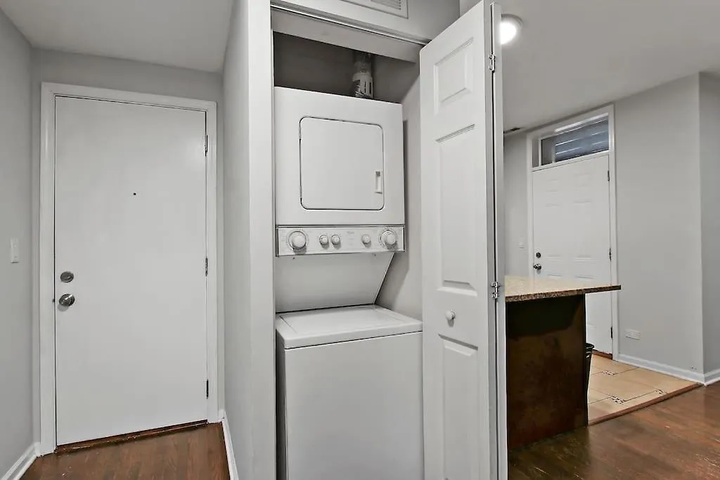 Modern & Furnished 2Br Apt With In-Unit Laundry - Sunnyside 2E-1