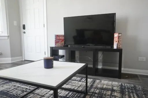 Queen Suite 10Min To Midway Airport And Downtown-1