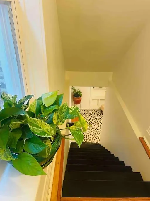 Private Chicago Garden Unit 1Br/1Ba-1