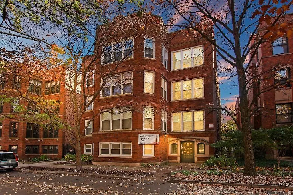 Great Location! 15 Min From Dt -Historic Hyde Park-1