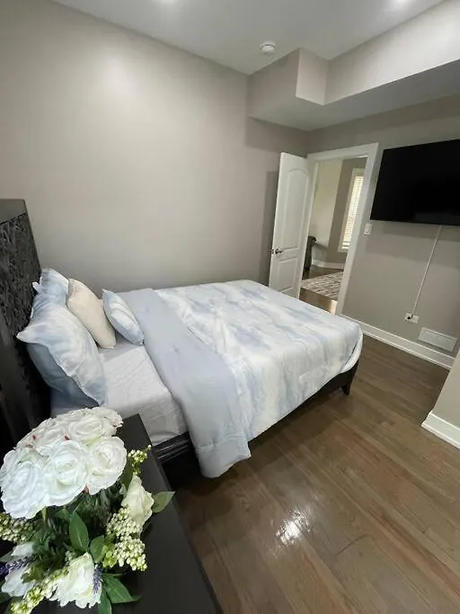 Exec Lux Home Wth 3 Level,6 Bdrms/3Bth & 2 Kitchen-1
