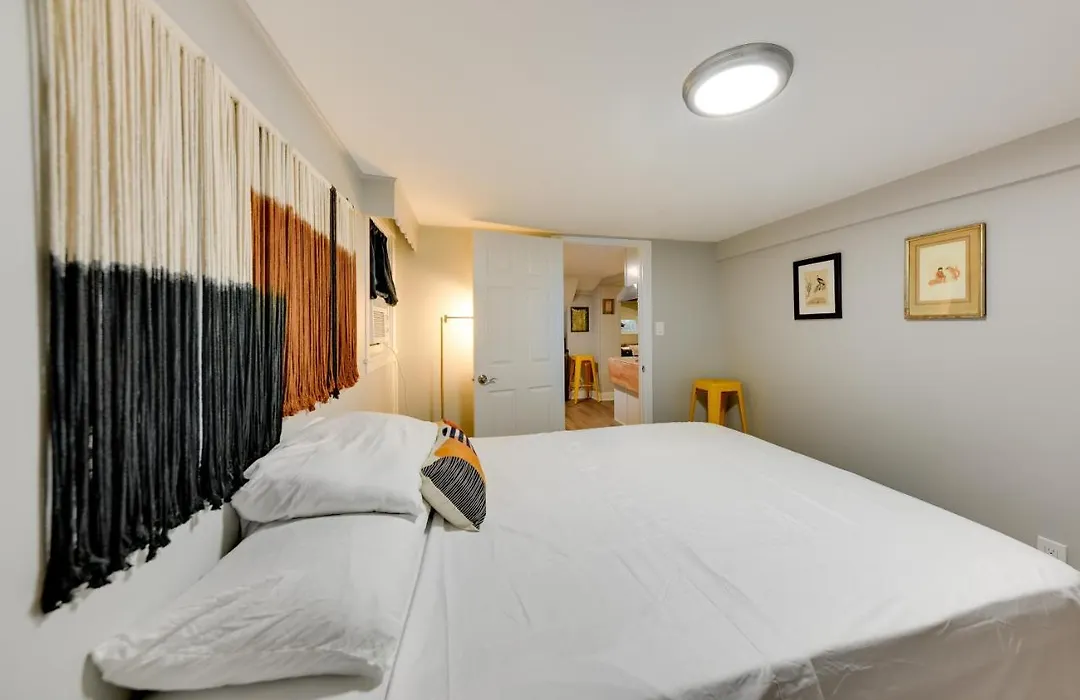 Chicago Rental In Logan Square 8 Mi To Downtown!-1