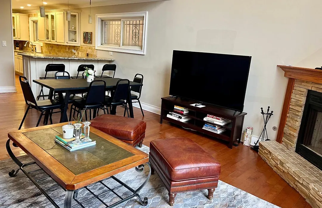 4 Bedroom Home In Best Location Parking Fireplace Back Yard Pets Welcome-1