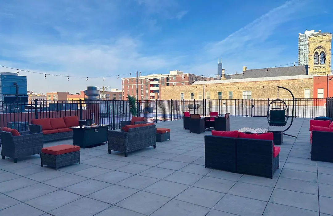 Bright 2Br Luxury Corner Suite With Optional Parking Sleeps 6 Guests Near Mccormick Place And Soldier Field-1