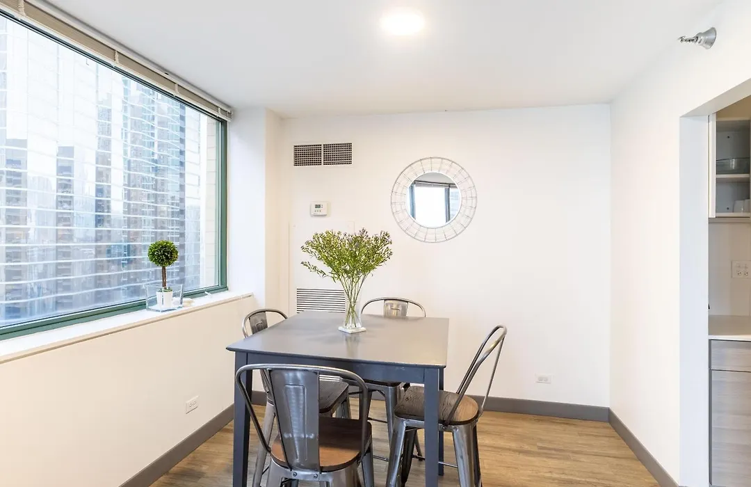 Envitae 3Br Luxury Corner Loft With Navy Pier Views-1