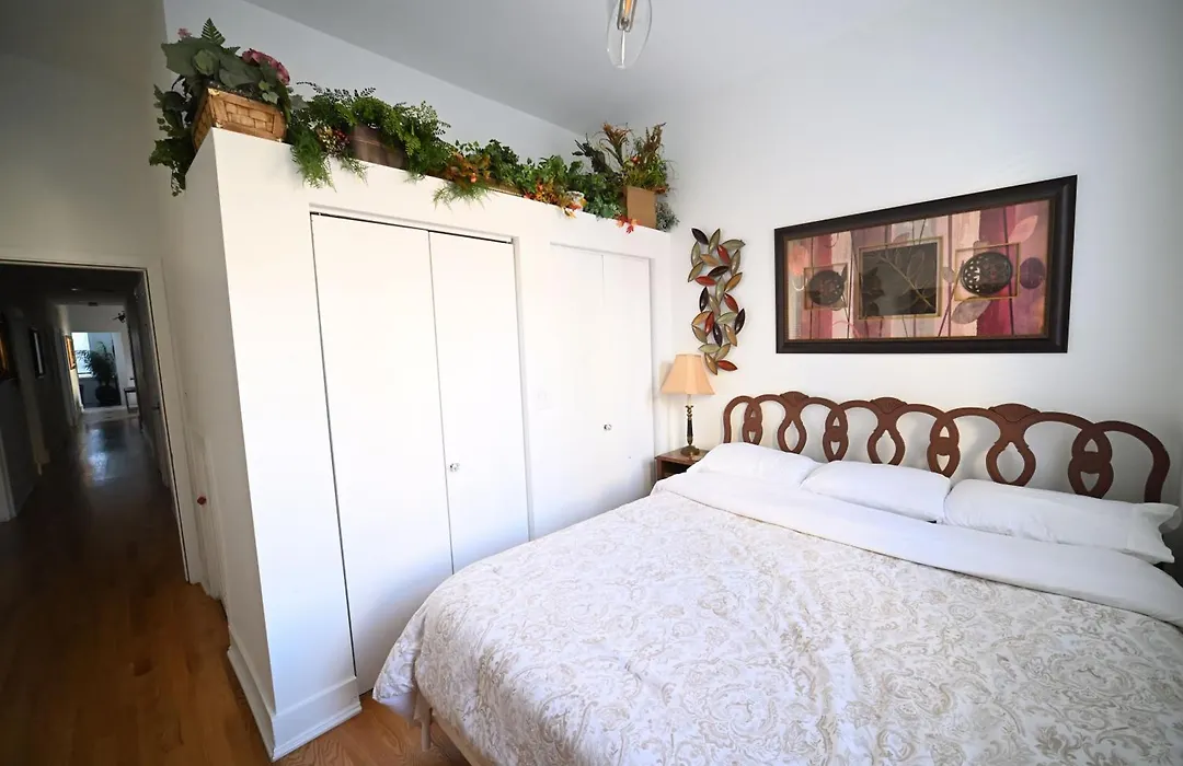 Stone Mansion Sleeps 10-20 Free Tv & Parking-1