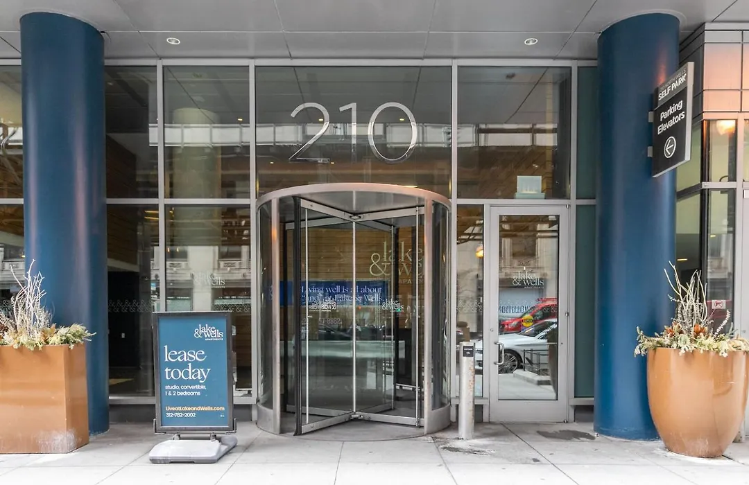 Loop 1Br W Gym Pool Lounge 1 Block From L Chi-700-1