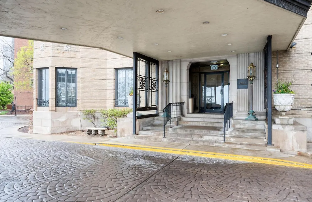 Gold Coast 2Br W Doorman Gym 2 Blocks To L Chi-556-1
