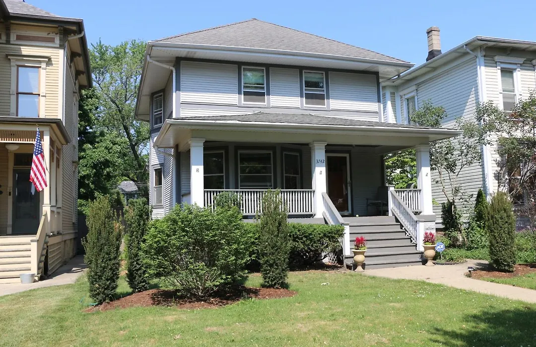 Historic Home With Outdoor Hot Tub Near Downtown In Public Transportation Hub-1