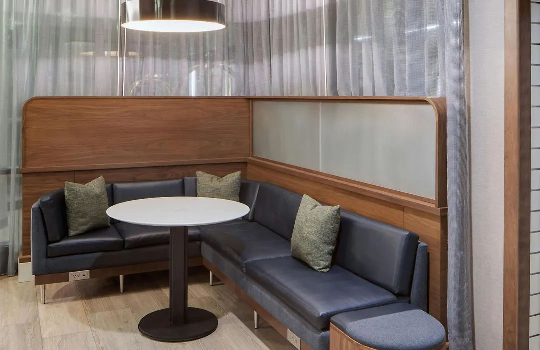 Courtyard By Marriott Chicago Downtown/River North-1